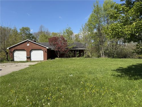106 Country Ln, Slippery Rock, PA, 16057-4940 | Card Image