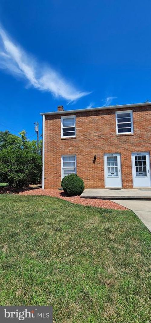 220 E Whitlock Ave, Winchester, VA, 22601-4430 | Card Image