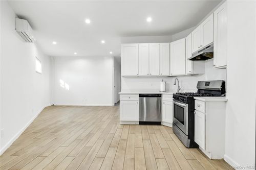 2255 48th St, Astoria, NY, 11105-1313 | Card Image