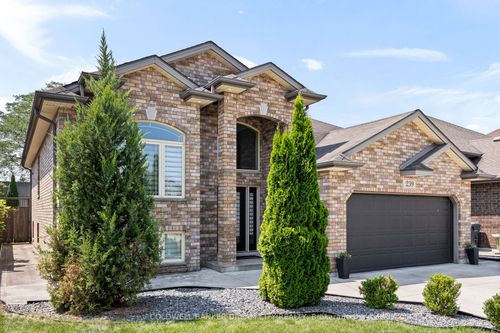 239 Branton Cres, Windsor, ON, N9K1E2 | Card Image