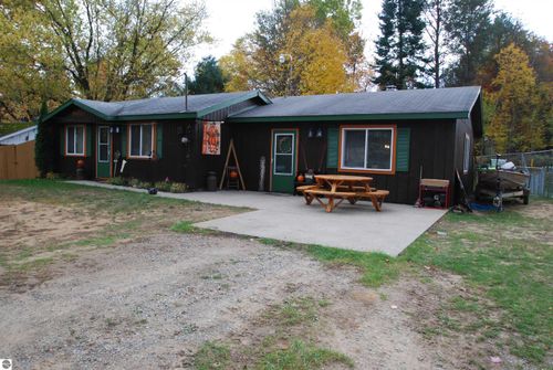 9088 Sunshine Ct, Saint Helen, MI, 48656-9766 | Card Image