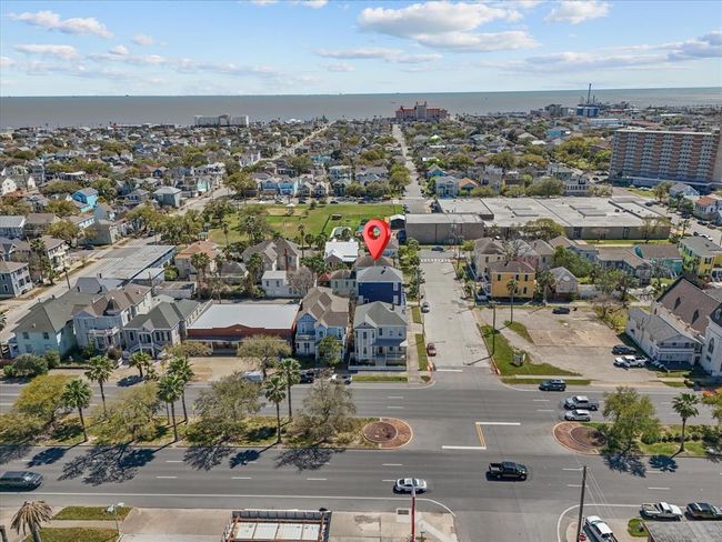 1014 20 Th St, House other with 3 bedrooms, 3 bathrooms and 2 parking in Galveston TX | Image 12