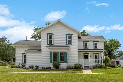 7 E Rollin St, Edgerton, WI, 53534-1828 | Card Image