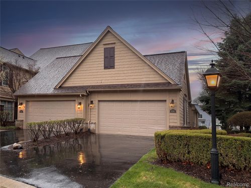618 Deauville Ln, Bloomfield Hills, MI, 48304-1450 | Card Image