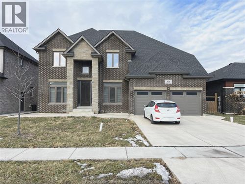 566 Maguire St, Windsor, ON, N9E0A6 | Card Image