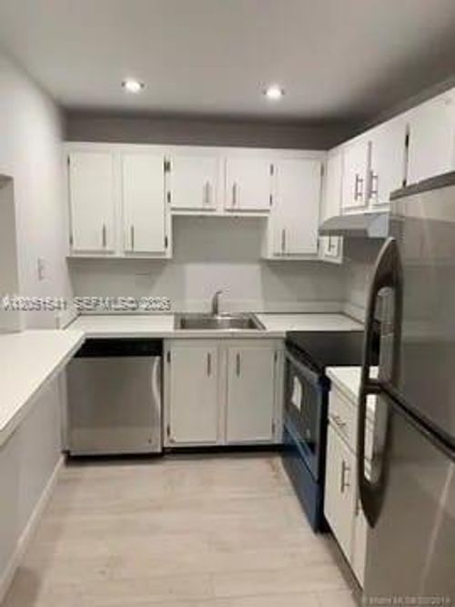 305-4168 Inverrary Dr, Lauderhill, FL, 33319-4526 | Card Image