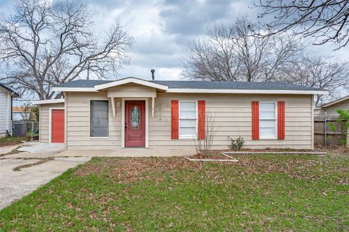 8016 Downe Dr, White Settlement, TX, 76108-3134 | Card Image