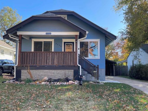 2235 Sw Kenilworth Ct, Topeka, KS, 66606-1722 | Card Image