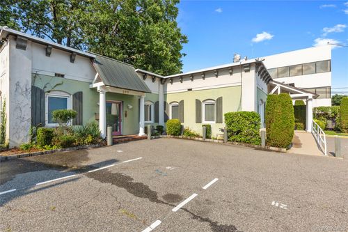 293 Castle Ave, Westbury, NY, 11590-2025 | Card Image