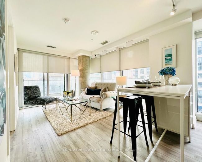 802 - 77 Shuter St, Condo with 2 bedrooms, 2 bathrooms and 1 parking in Toronto ON | Image 15