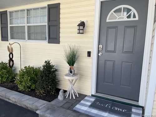 99 Forrest Ave, Shirley, NY, 11967-1958 | Card Image