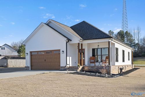 145 Vail Dr, Grant, AL, 35747-8049 | Card Image