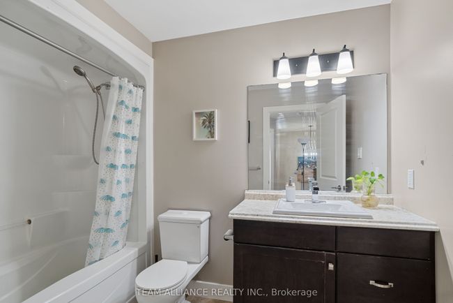 25 Queensway Dr, House other with 3 bedrooms, 4 bathrooms and 4 parking in Strathroy ON | Image 24