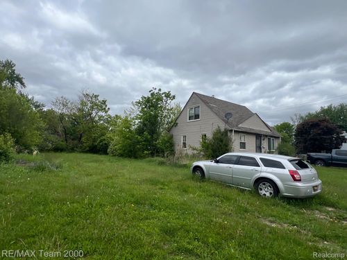 8505 Heyden St, Detroit, MI, 48228-2946 | Card Image