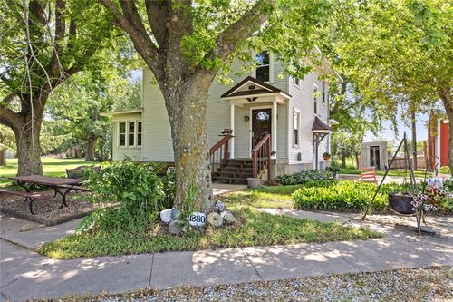 1105 Cedar St, Tipton, IA, 52772-1137 | Card Image