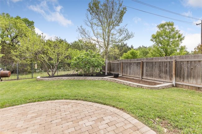 House backs up to a nature preserve | Image 30