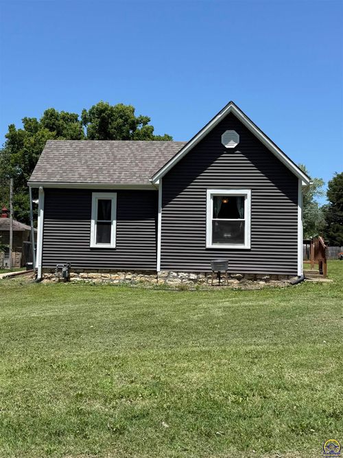 624 W 3rd St, Holton, KS, 66436-1438 | Card Image