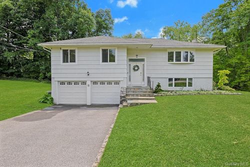 8 Duers Ct, Ossining, NY, 10562-2610 | Card Image