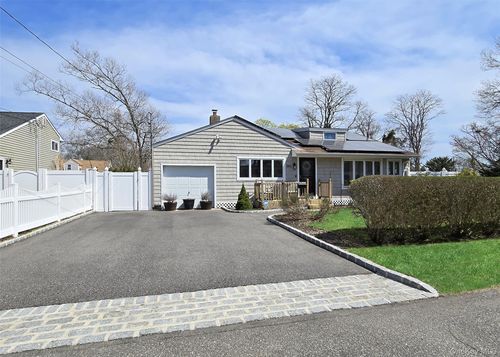261 Phyllis Dr, Patchogue, NY, 11772-2761 | Card Image