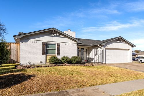 5300 Queenlily Ct, Arlington, TX, 76018-1623 | Card Image