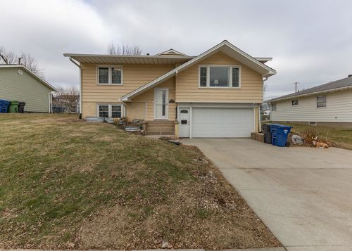 564 Scenic Dr Drive, Clinton, IA, 52732 | Card Image