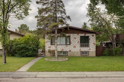3036 33a Street Se, Calgary, AB, T2B0W2 | Card Image