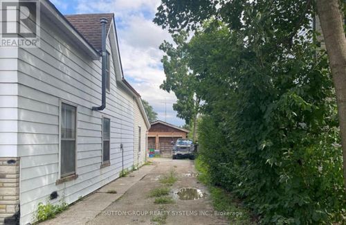392 Pearl St, Milton, ON, L9T1M8 | Card Image