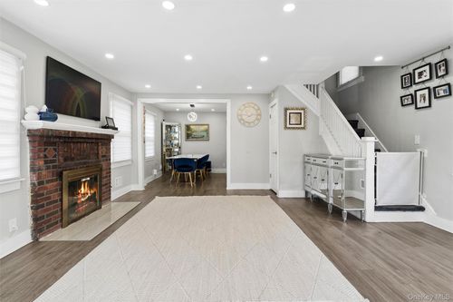 167 Beach 3rd St, Far Rockaway, NY, 11691-5603 | Card Image