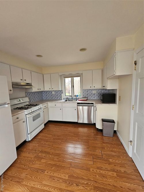 apt-2-22 Town Path, Glen Cove, NY, 11542-3194 | Card Image