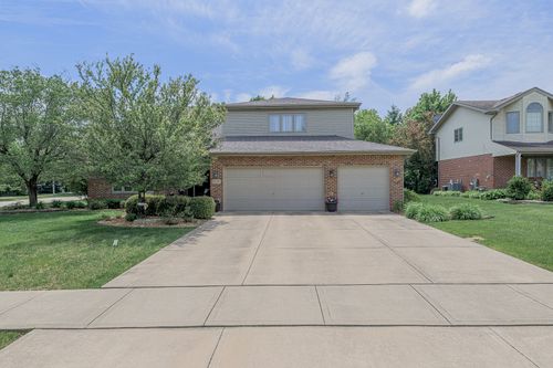 12097 Heinecke Dr, Mokena, IL, 60448-8134 | Card Image