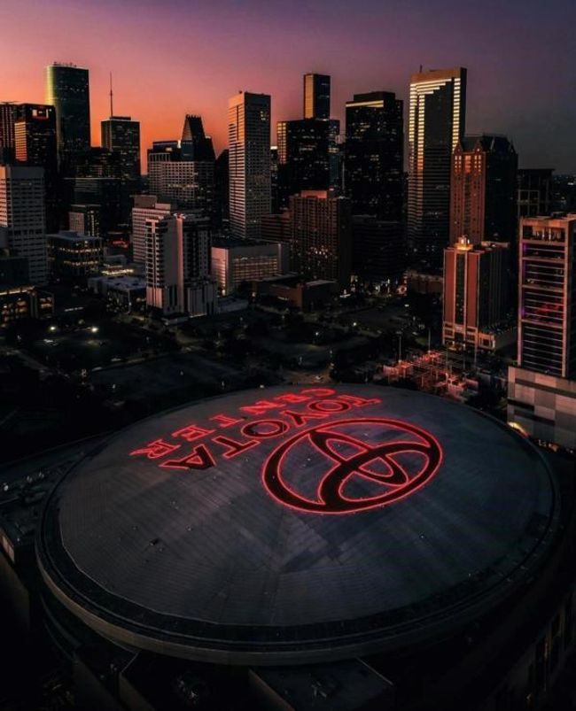 MINUTES FROM TOYOTA CENTER | Image 5