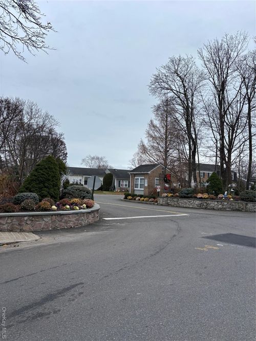 118 Harbor S, Amityville, NY, 11701-3824 | Card Image