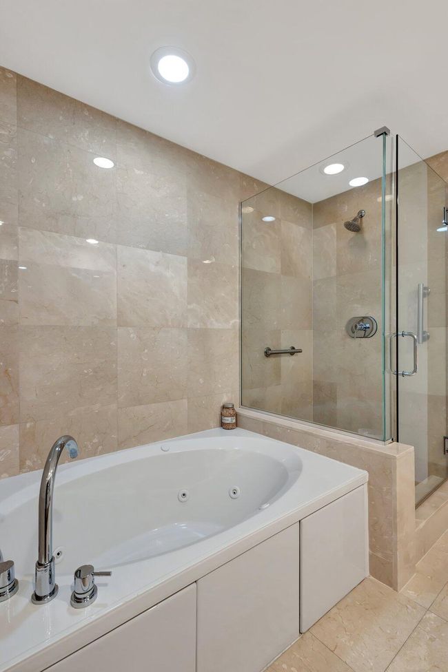 APT-504 - 550 Okeechobee Blvd, Condo with 2 bedrooms, 2 bathrooms and null parking in West Palm Beach FL | Image 16