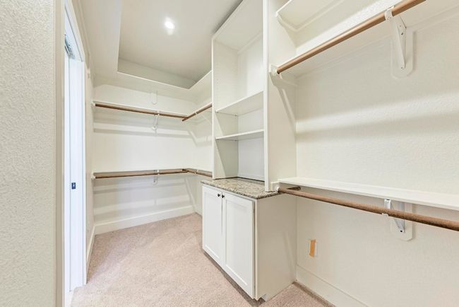 Walk-in Closet | Image 26