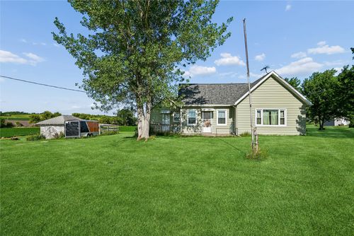7771 13th Avenue Dr, Belle Plaine, IA, 52208-8822 | Card Image
