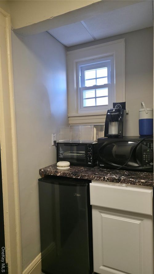 302-62 Waller Ave, White Plains, NY, 10605-6400 | Card Image