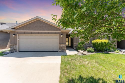 2811 E Buckingham St, Sioux Falls, SD, 57108-4869 | Card Image