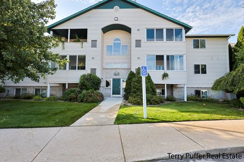 14-5877 Crosswinds Dr, Norton Shores, MI, 49444-8758 | Card Image
