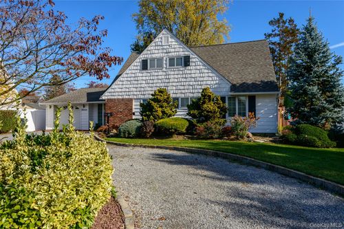 11 Foster Ln, Westbury, NY, 11590-6503 | Card Image