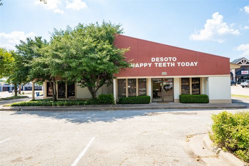 701 N Hampton Road, DeSoto, TX, 75115 | Card Image