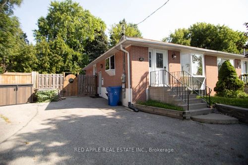 126 Longford Dr, Newmarket, ON, L3Y2Y5 | Card Image