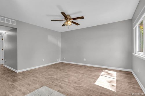 1429 E George Ave, Hazel Park, MI, 48030-2615 | Card Image