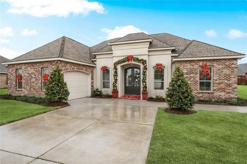 204 Lac Segnette Dr, Luling, LA, 70070-4287 | Card Image