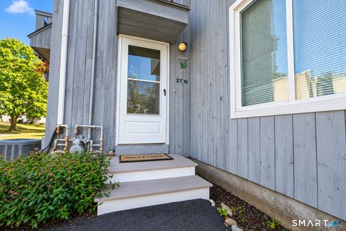 g-27 Redwood Dr, East Haven, CT, 06513-1927 | Card Image