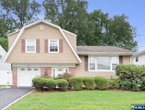 10 Sieber Ct, Bergenfield, NJ, 07621-1228 | Card Image