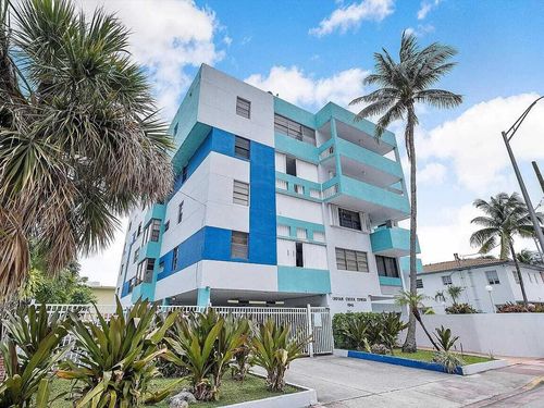 2e-6941 Carlyle Ave, Miami Beach, FL, 33141-3185 | Card Image