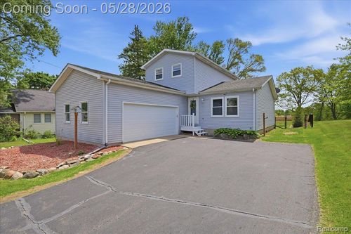 142 Mill St, Ortonville, MI, 48462-8606 | Card Image