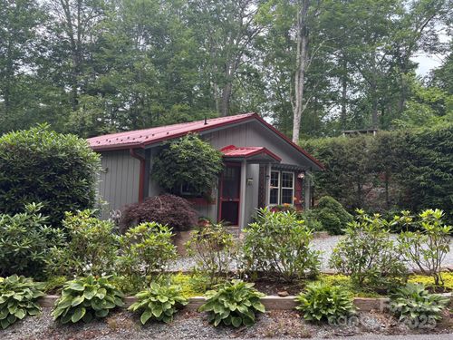 527 Windridge Rd, Newland, NC, 28657-8146 | Card Image