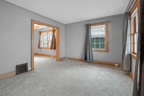 908 Blair St, Flint, MI, 48504-4637 | Card Image