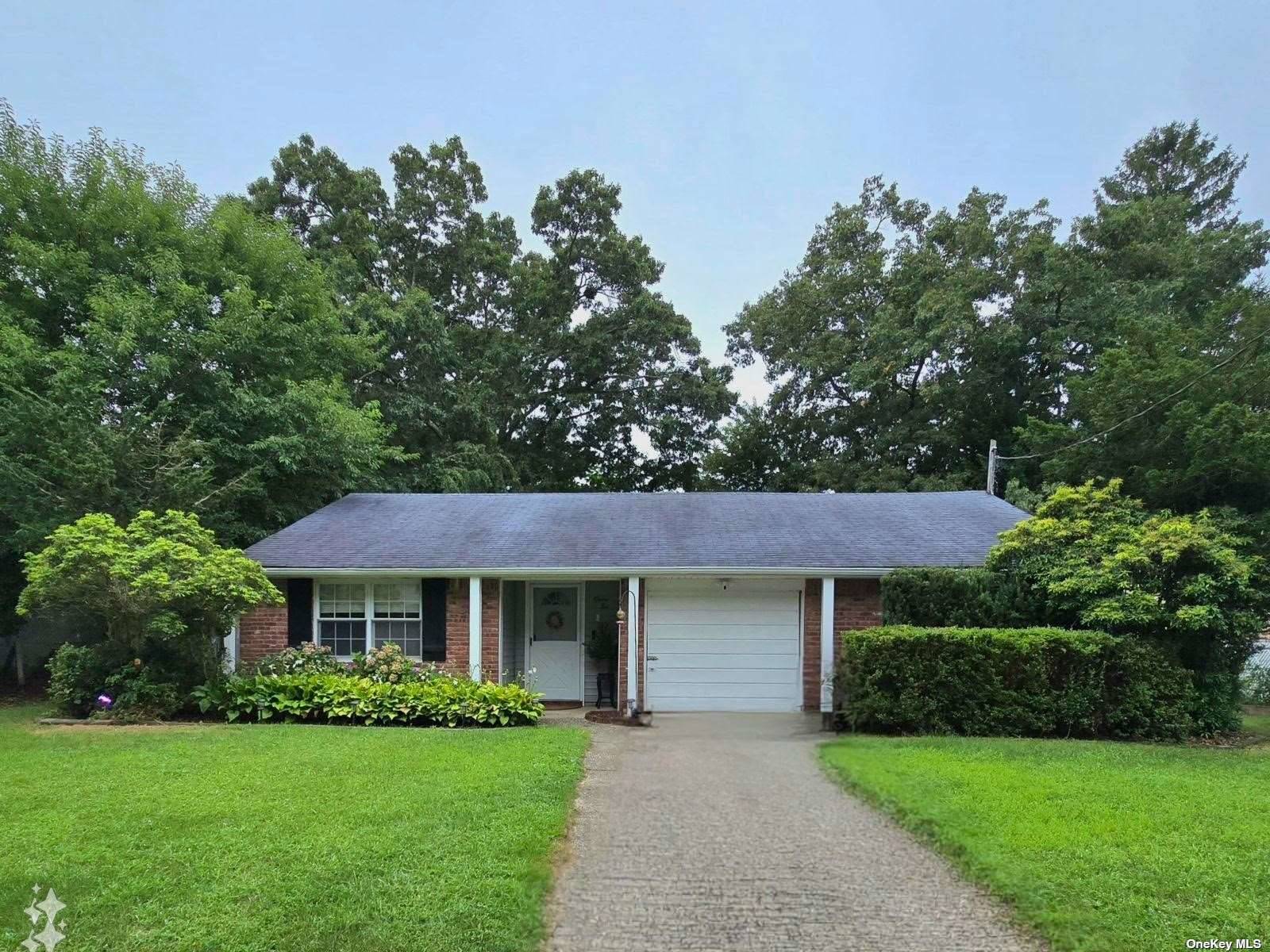 Starfire Dr, Centereach, NY 11720